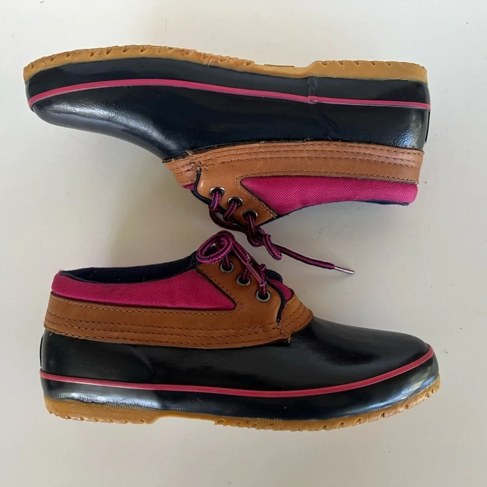 G. H. Bass & Co Calgary Waterproof Rain Duck Boots in Navy/Pink, size 9